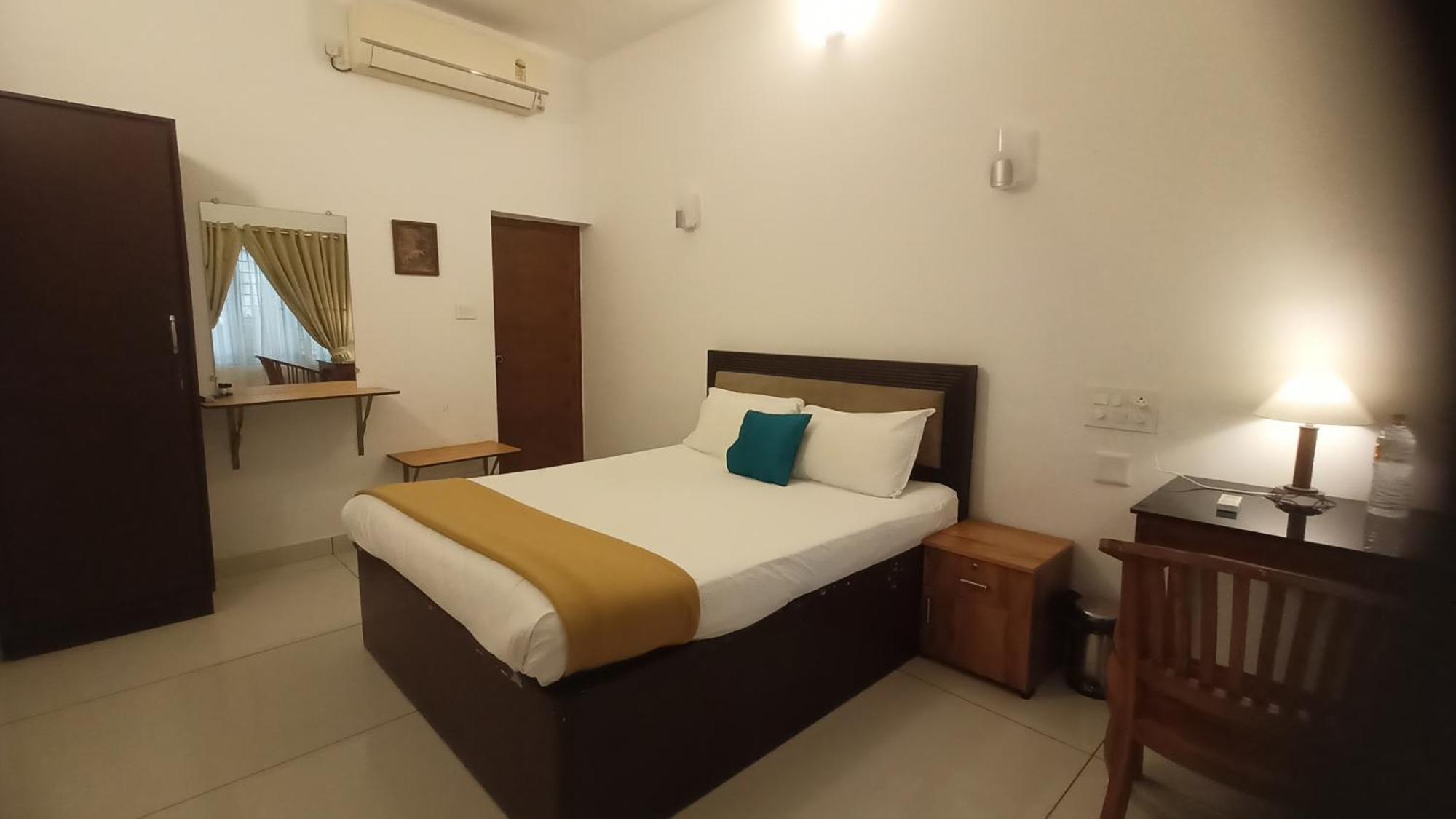 Athirapilly On The Rocks Hotel Athirappilly Bilik gambar